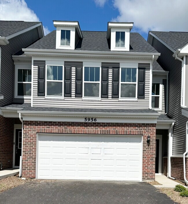 Primary Photo - 5956 Hawkweed Dr