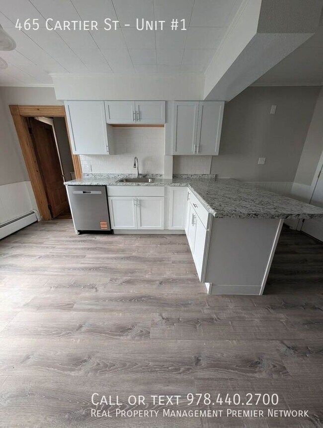Building Photo - 465 Cartier St