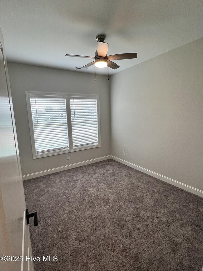 Building Photo - 2105 N Kali Ln