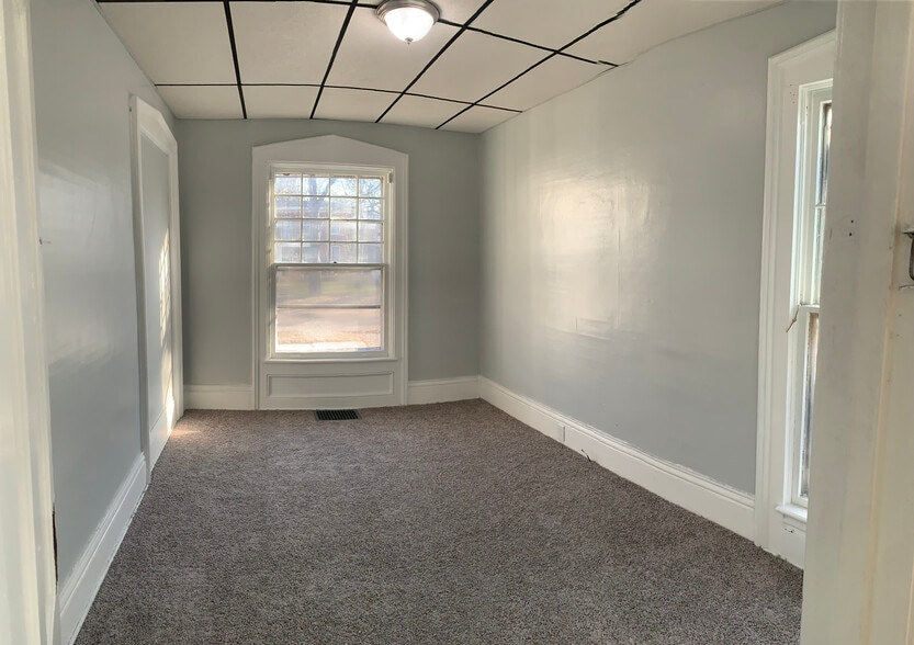 Building Photo - 131 Caledonia St