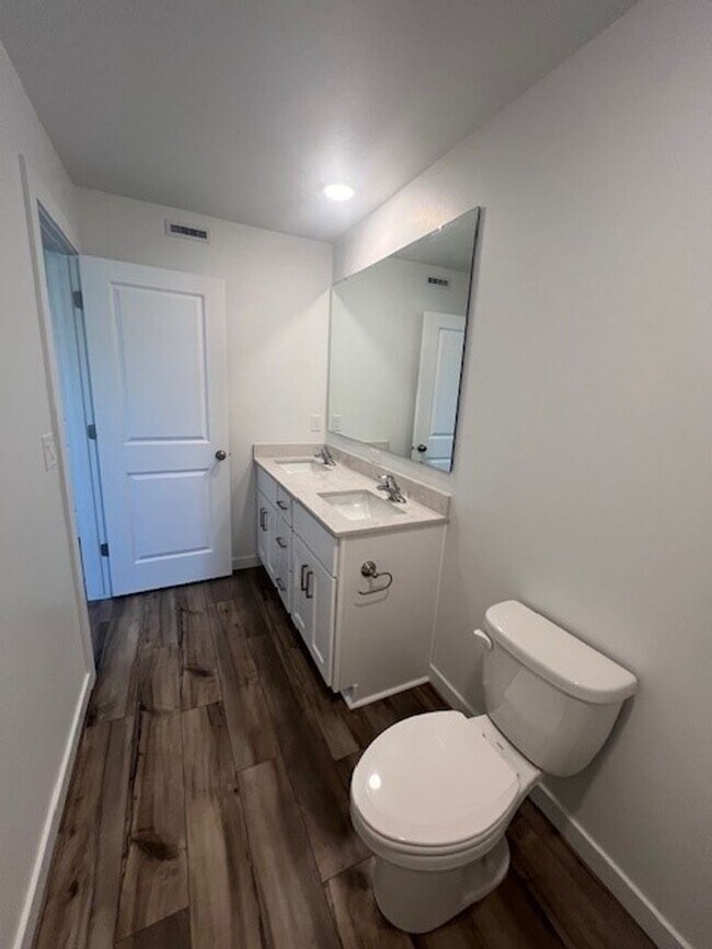 Building Photo - Newer 4 bed 2.5 bath home in Caldwell, just off Middleton Rd and Ward Rd.