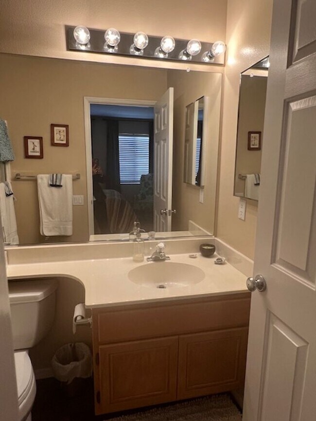 Building Photo - Desirable 2-bedroom/2.5-bathroom Condo in Islay Villas! Available Summer 2026