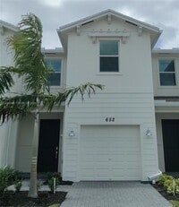 Building Photo - 652 SE Lk Fls St