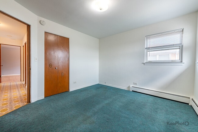 Building Photo - 8417 W Berwyn Ave
