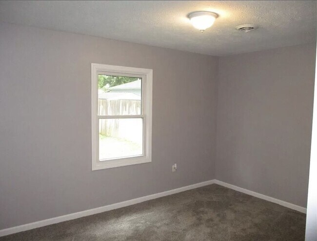 Building Photo - 146 Schaefer Dr