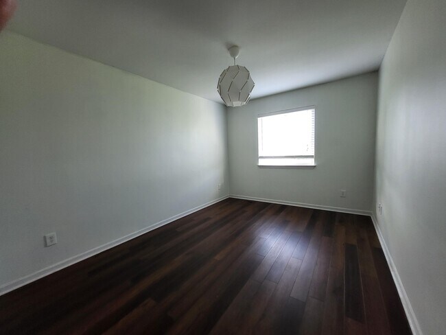 Building Photo - 7851 Thornhill Dr