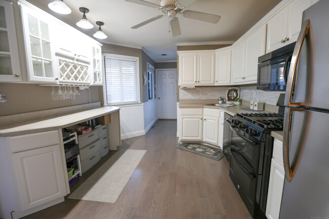 Primary Photo - 906 Mill Pond Dr
