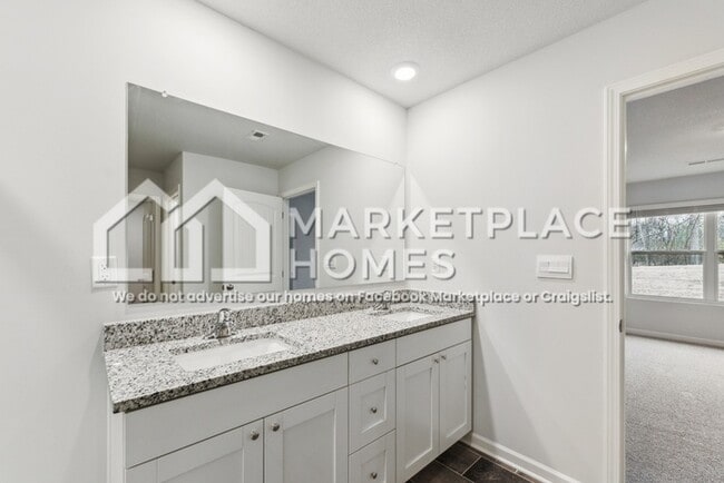 Building Photo - 5331 Greenwood Rd