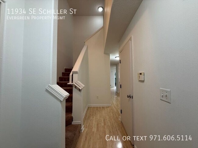 Building Photo - 11934 SE Schiller St