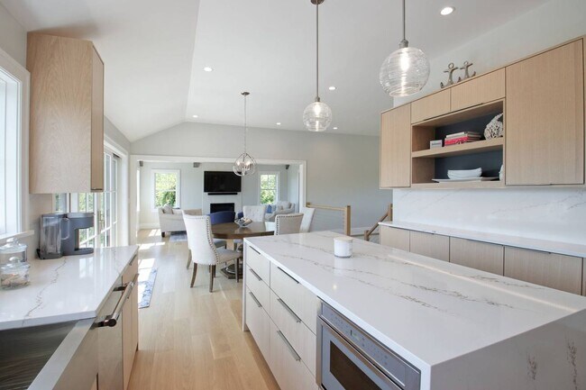 Building Photo - 12 S Elroy Dr