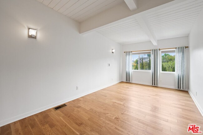 Building Photo - 1042 Olancha Dr