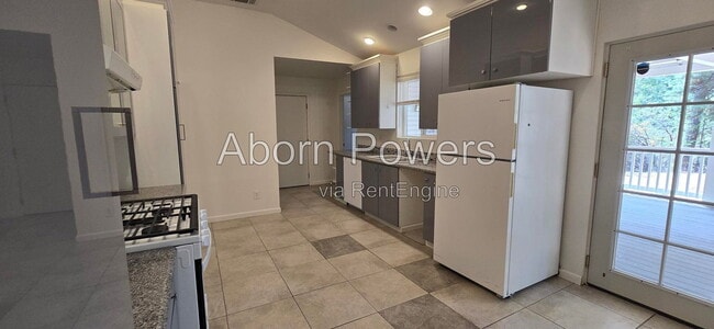 Building Photo - 6271 Red Robin Rd