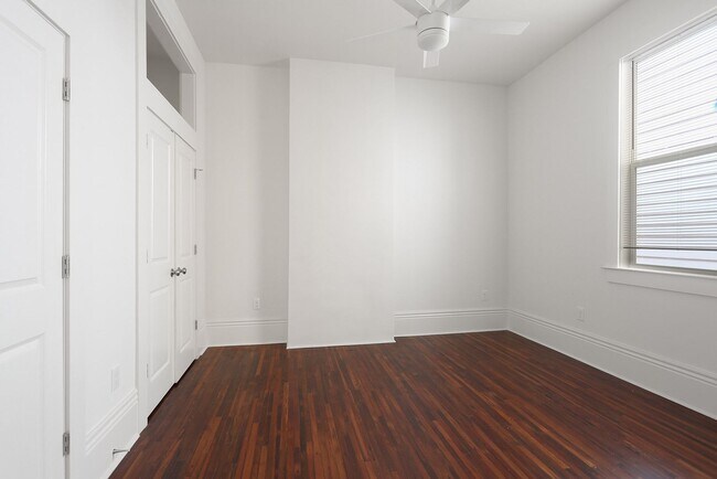 Building Photo - 1832 Baronne St