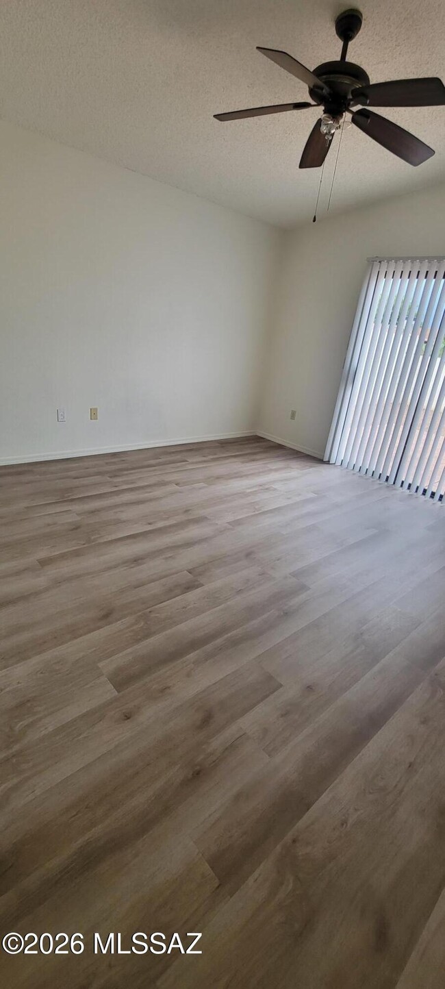 Building Photo - 6000 S Wood Crest Dr