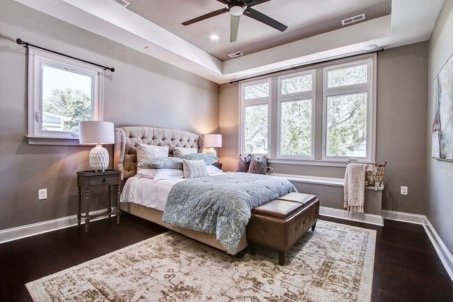 Building Photo - Gorgeous 5 BED + 3.5 Ba in Main House, 1 + 1 in BSMT, 1 + 1 above garage  in the Heart of Downtow...