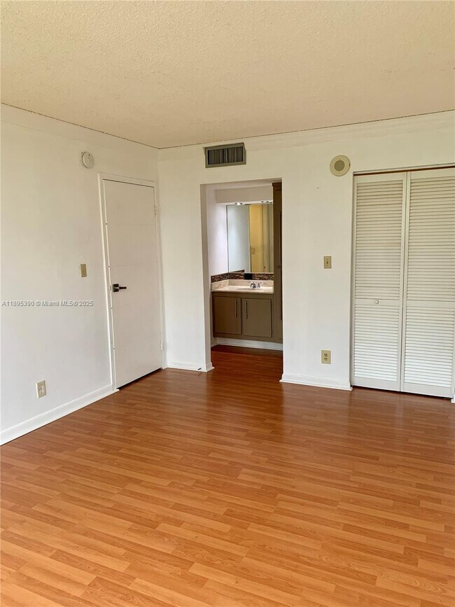 Building Photo - 16919 N Bay Rd