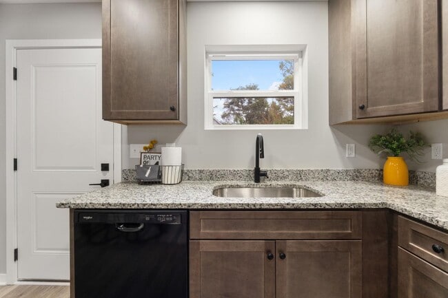 Building Photo - 382 N Franklin St