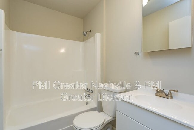 Building Photo - 816 Greenland Dr