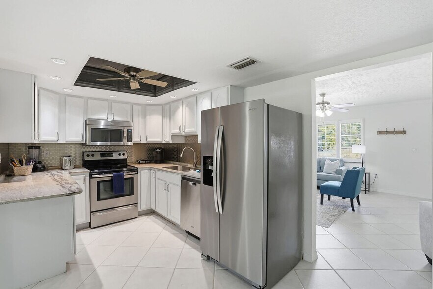 Building Photo - 27526 Los Amigos Ln