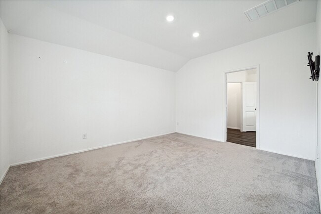 Building Photo - 26626 Daylily Grove St