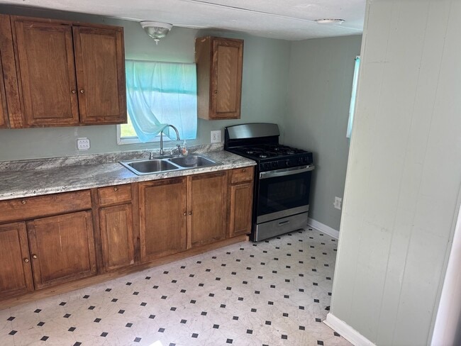 Building Photo - 475 Landis Ln