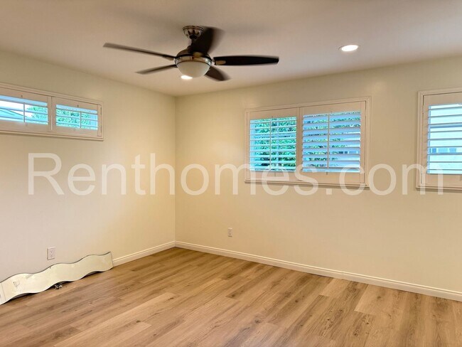 Building Photo - 13710 Utopia Rd