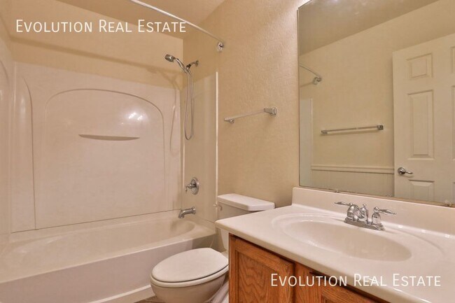 Building Photo - 1561 Maddison Cir