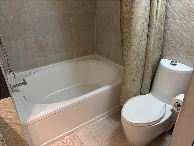 Building Photo - 17150 N Bay Rd