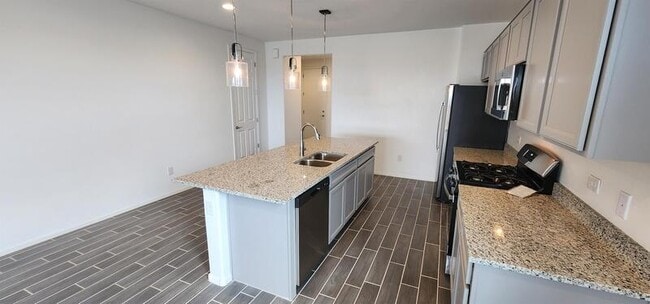 Building Photo - 7822 S Wolf Creek Dr