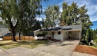 Building Photo - Freshly Remodeled 5bd/2.5bath Home w/ Daylight Basement in Heart of Multnomah Village