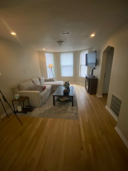 Building Photo - 3128 W 38th Pl