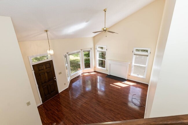 Building Photo - Four Bedroom Home!