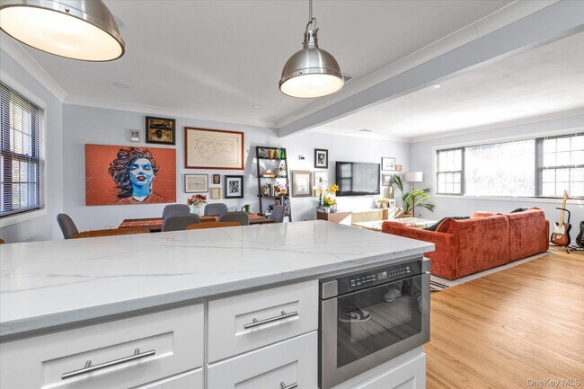 Building Photo - 4 Finch Pl