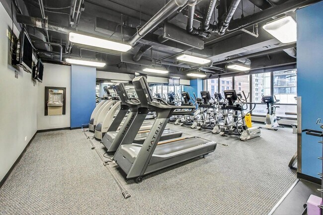 Building Photo - 10 E Ontario St