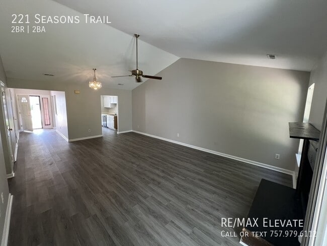 Building Photo - 221 Seasons Trail