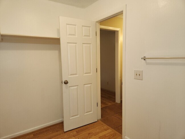 Building Photo - Cute 2 bedroom Apartment for rent