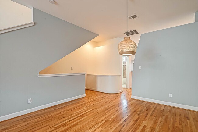 Building Photo - 11315 S Main St