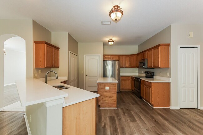 Building Photo - 10445 Meadow Spring Dr