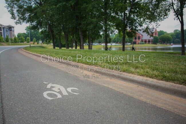 Building Photo - 9148 Hillston Ridge Rd