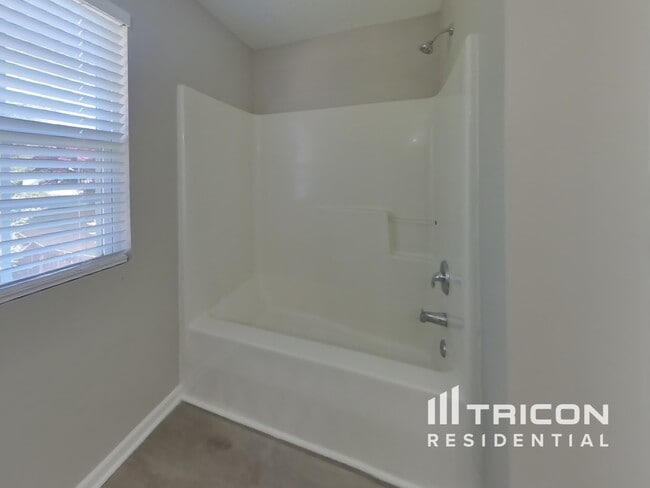 Building Photo - 2203 Ballingarry Dr