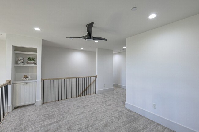 Building Photo - 1025 Southwalk Dr