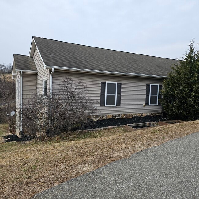 Building Photo - 21 Little Oak Rd