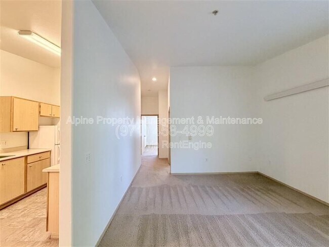 Building Photo - 10020 SW 125th Ave