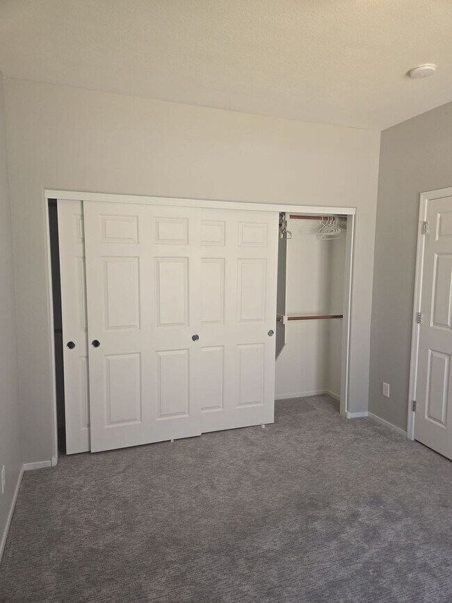 Building Photo - 3-bedroom, 2-bath home located in a cul-de-sac in desirable Anthem Highlands.