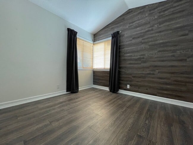 Building Photo - BEAUTIFUL 4 BEDROOM + 3 BATHROOM HOUSE IN SANTA CLARITA AVAILABLE NOW!