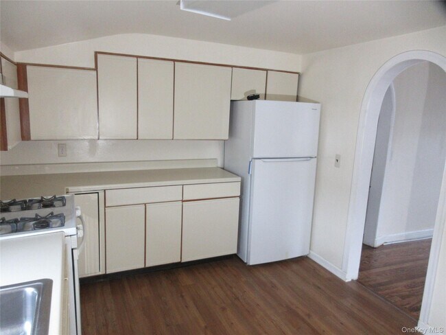 Building Photo - 98 Lincoln Ave