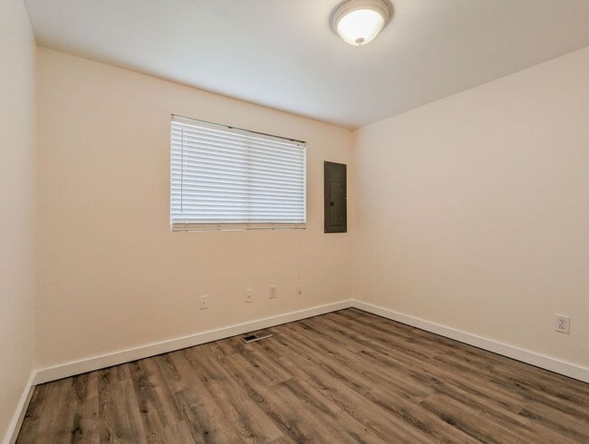 Building Photo - Move in ready 3bd/1bth Rambler W/ 1 car Ga...