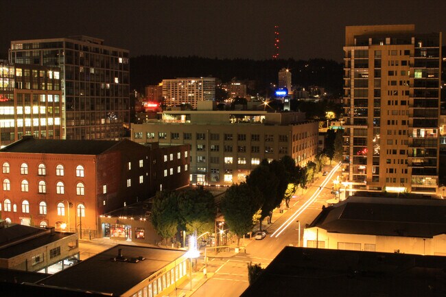 Building Photo - Exceptional 1 bd + bonus, City Views in Pe...