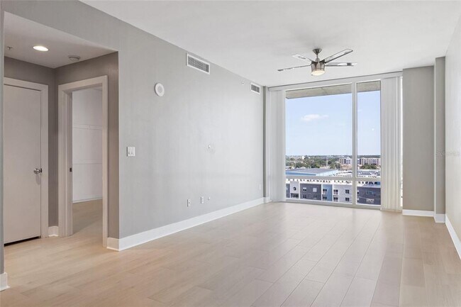 Building Photo - 1208 E Kennedy Blvd