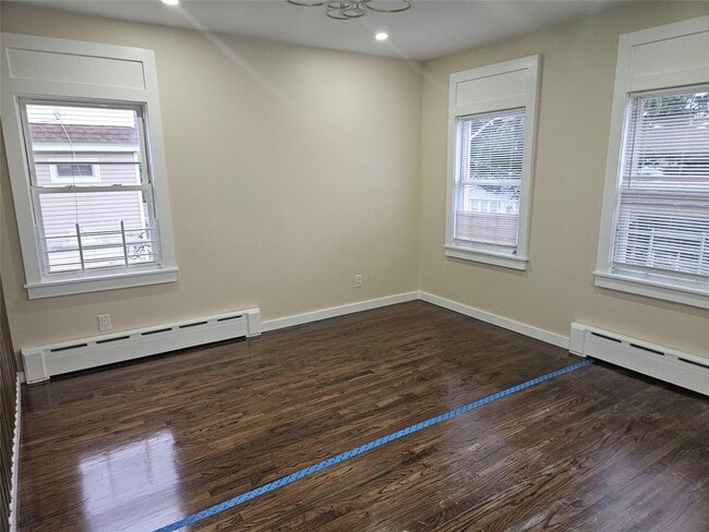 Building Photo - 94 Briggs Ave